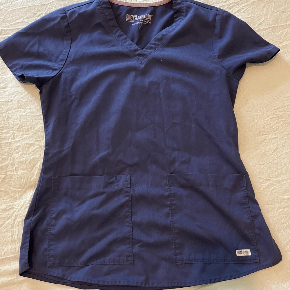 Navy Grey’s Anatomy scrub set. Small top and Small bottoms.